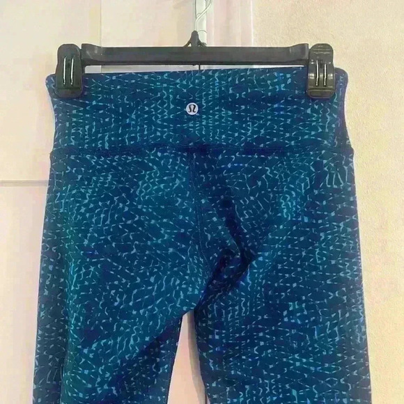 Lululemon Athletica Blue Tights Leggings Size 4- Worn once! EUC - Picture 4 of 5
